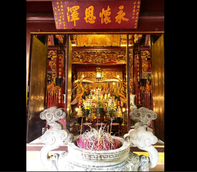 bàn thờ Hoa Lư Tứ Trấn